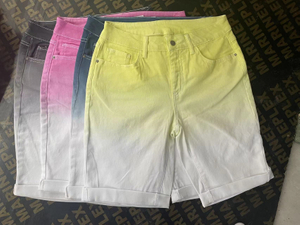 Ausverkauft: Zweifarbige Stretch-Shorts für Damen 