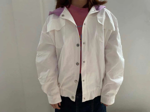 Weiße Bomber-Jeansjacke aus Baumwolle mit Cargo-Rückentasche für Mädchen