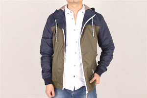 Herren-Jacke im Farbblock-Design in drei Farben auf Lager 